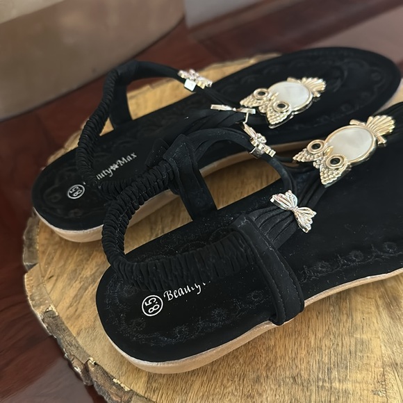 Beauty Max Women’s Owl & Buttetfly Emblem Strappy Sandals, Black - Picture 3 of 10